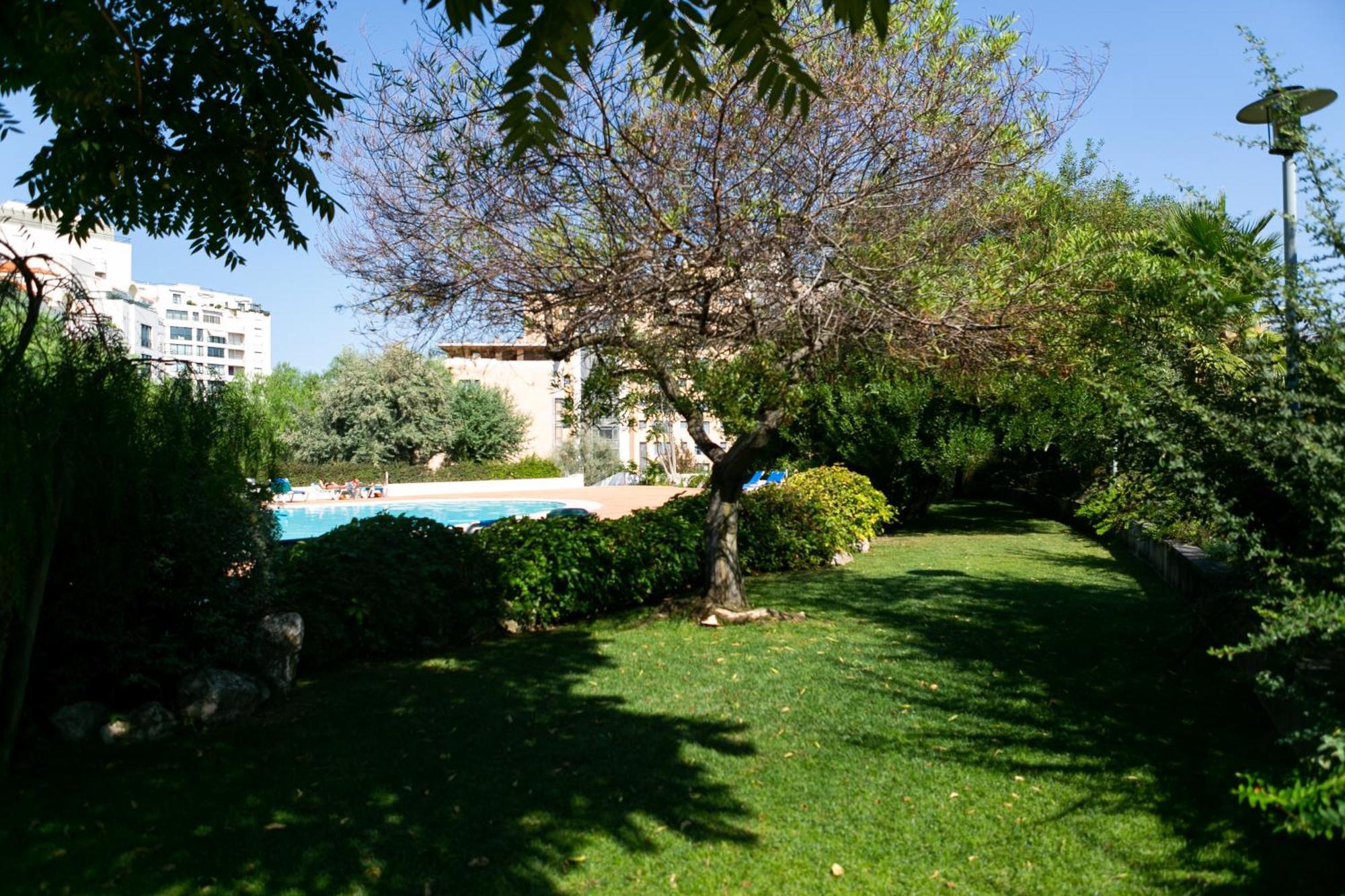 Lisbon Relax Pool Apartment - Free Parking Garage Екстер'єр фото